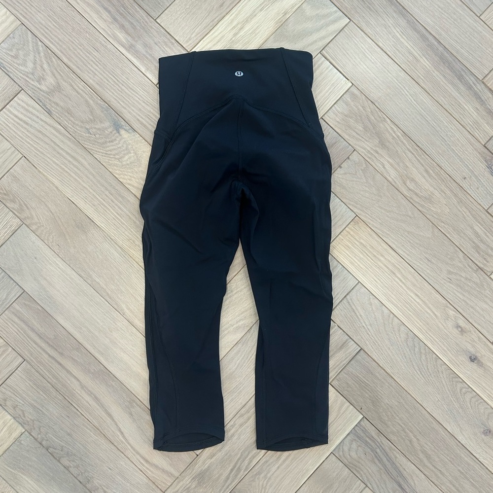 Lululemon Crop Leggings with Side Pockets — Size 2 / Black